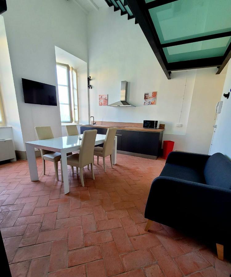 La Villa Apartments - Convenient For Sardinia And Corsica - 4 Beds - Private Parking Included With Camera Livorno Exteriér fotografie
