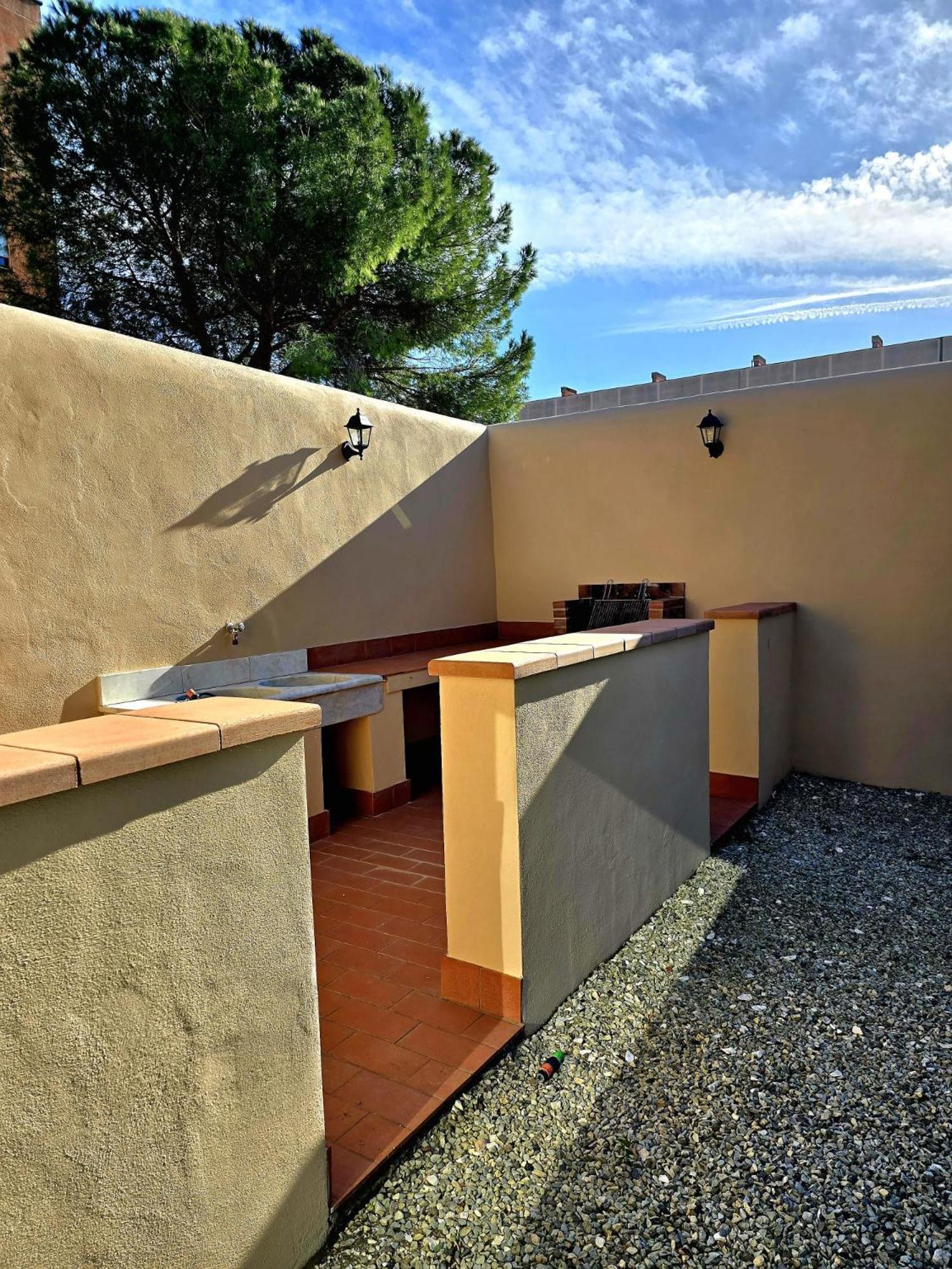 La Villa Apartments - Convenient For Sardinia And Corsica - 4 Beds - Private Parking Included With Camera Livorno Exteriér fotografie