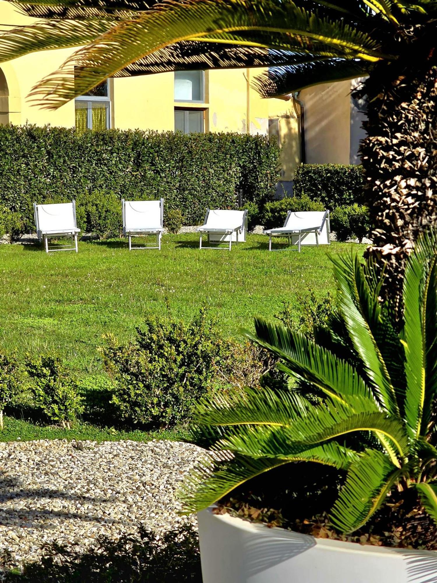La Villa Apartments - Convenient For Sardinia And Corsica - 4 Beds - Private Parking Included With Camera Livorno Exteriér fotografie