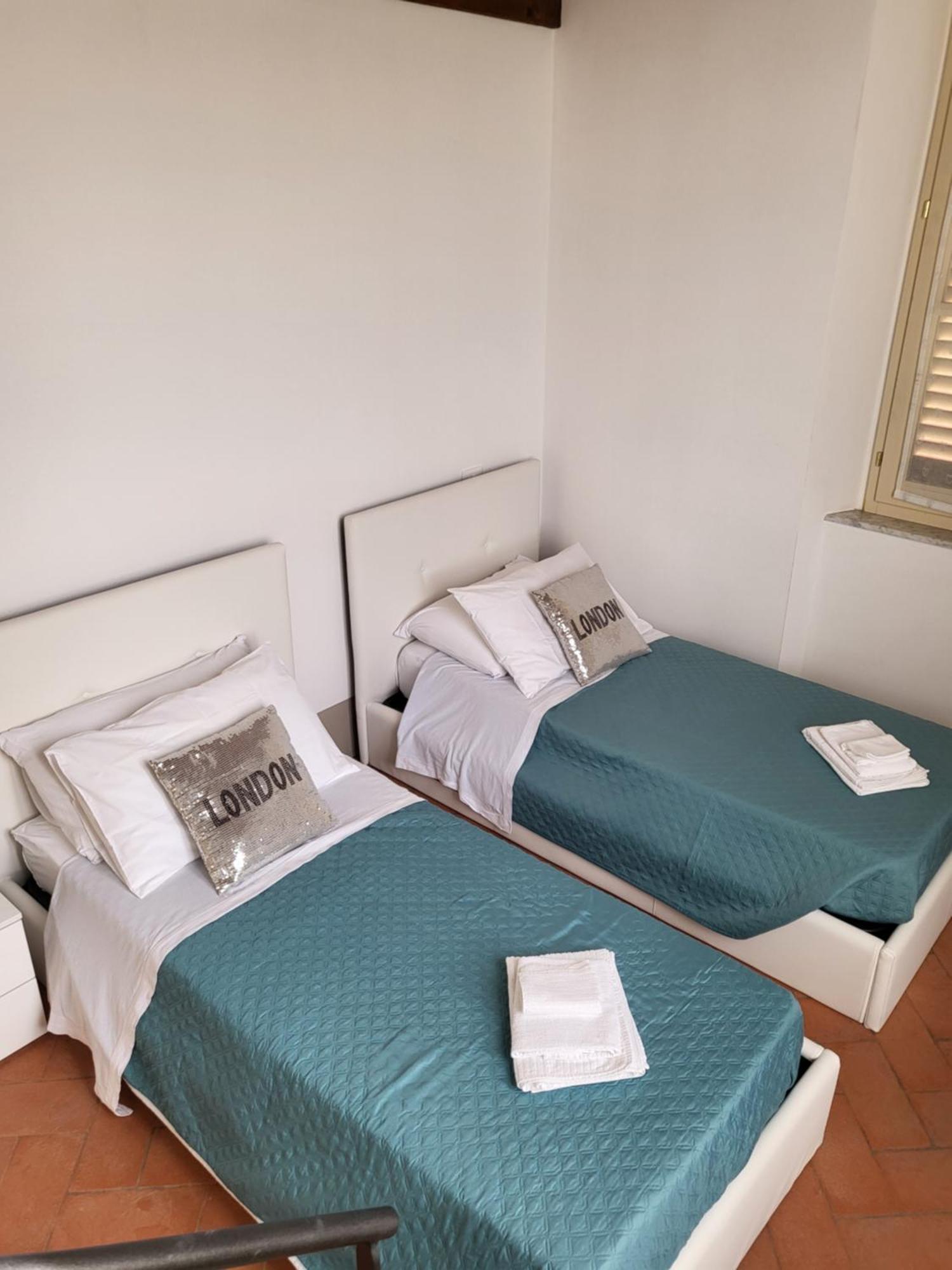 La Villa Apartments - Convenient For Sardinia And Corsica - 4 Beds - Private Parking Included With Camera Livorno Exteriér fotografie