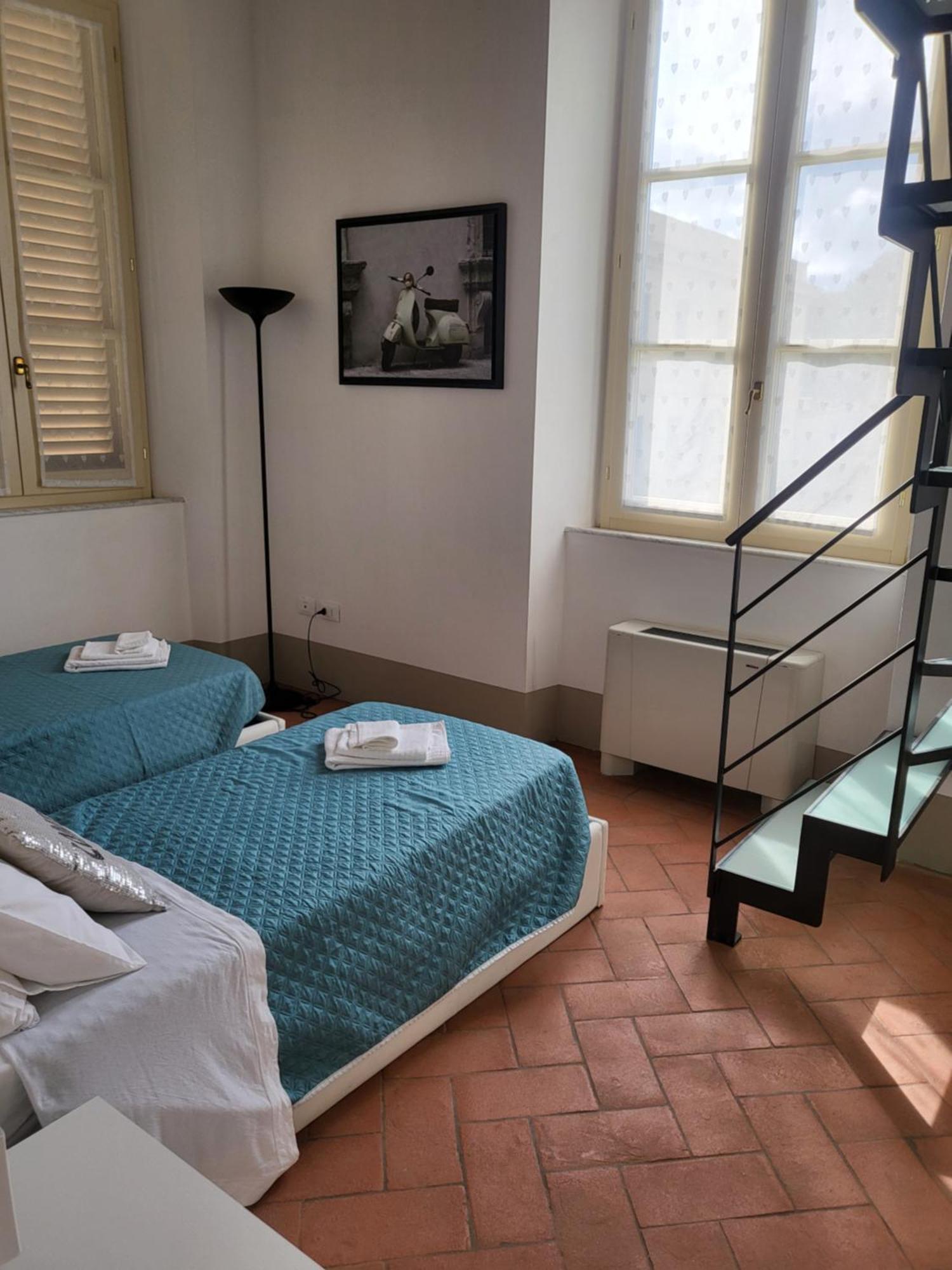 La Villa Apartments - Convenient For Sardinia And Corsica - 4 Beds - Private Parking Included With Camera Livorno Exteriér fotografie